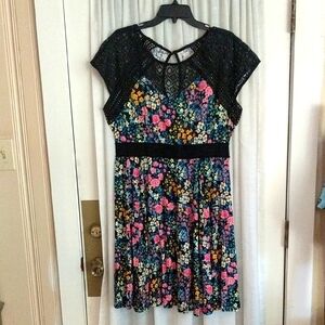 Torrid Floral Dress with Lace Cap Sleeves - Torrid Size 1